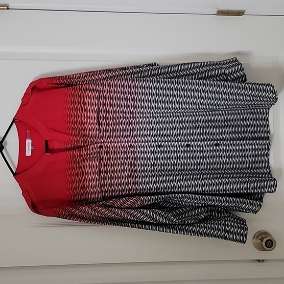 Calvin Klein Size 1X Ombre Red to White with Black Patterned Button Front Blouse - Picture 2 of 13
